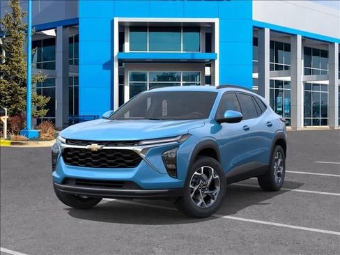 New 2026 Chevrolet Trax LT w/ Driver Confidence Package FWD image 6