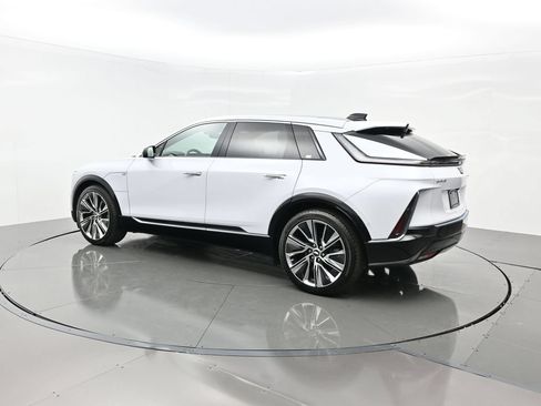 Used 2026 Cadillac Lyriq Signature Luxury w/ Nappa Leather Package AWD/4WD image 4