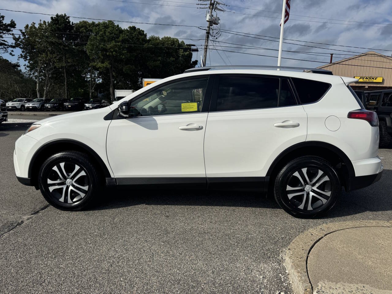 Used 2016 Toyota RAV4 LE AWD/4WD image 5