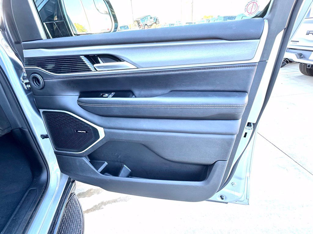 Used 2025 Jeep Wagoneer Series II AWD/4WD image 32