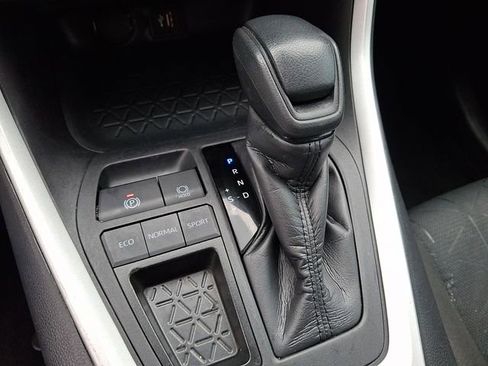 Used 2025 Toyota RAV4 XLE w/ Convenience Package FWD image 14