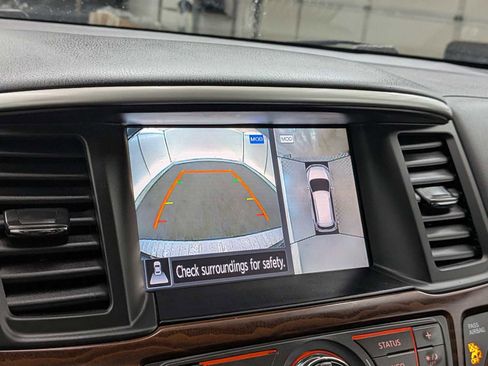 Used 2017 Nissan Pathfinder Platinum w/ Midnight Edition Package image 31