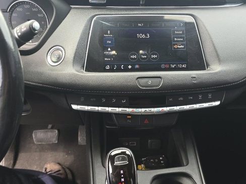 Used 2021 Cadillac XT4 Premium Luxury image 10