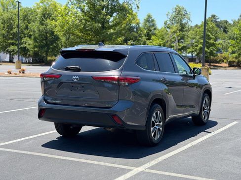 Used 2021 Toyota Highlander XLE FWD image 7