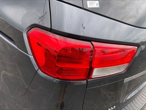 Used 2015 Kia Sedona EX FWD image 34