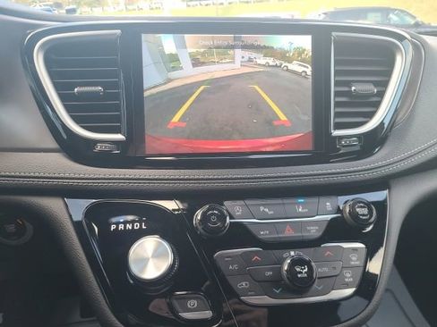 New 2026 Chrysler Pacifica Select image 15