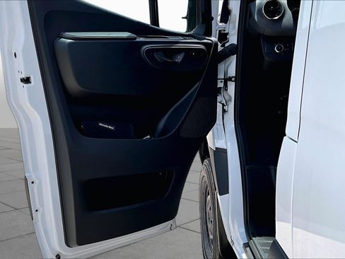 Used 2025 Mercedes-Benz Sprinter 2500 image 24