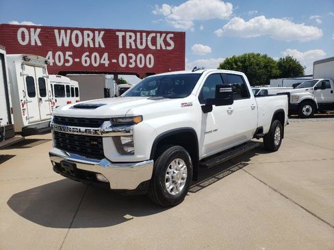 Used 2022 Chevrolet Silverado 2500 LT w/ Convenience Package AWD/4WD image 3