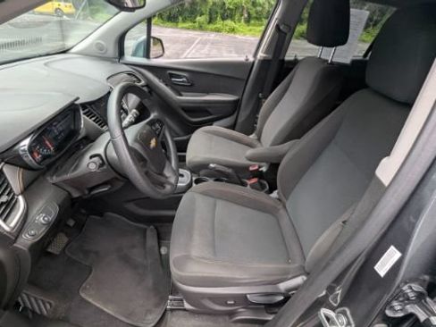 Used 2020 Chevrolet Trax LS FWD image 16