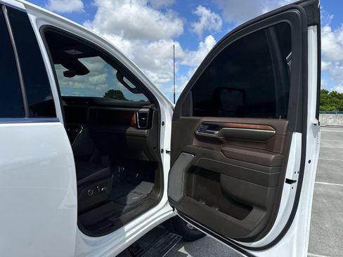 Used 2024 GMC Sierra 3500 Denali w/ Denali Reserve Package AWD/4WD image 23