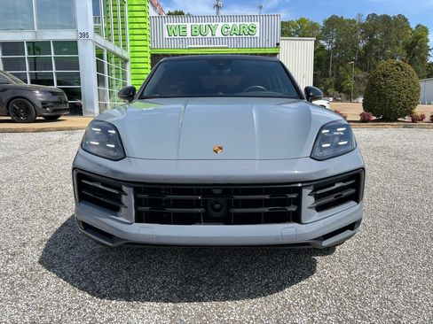 Used 2024 Porsche Cayenne Coupe image 14