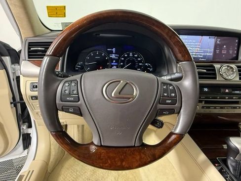 Used 2016 Lexus LS 460 w/ Comfort Package RWD image 17