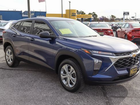 Used 2024 Chevrolet Trax LS image 3