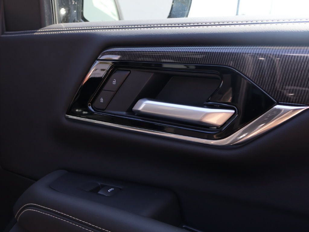 New 2026 GMC Yukon Elevation w/ LPO, Floor Liner Package AWD/4WD image 8
