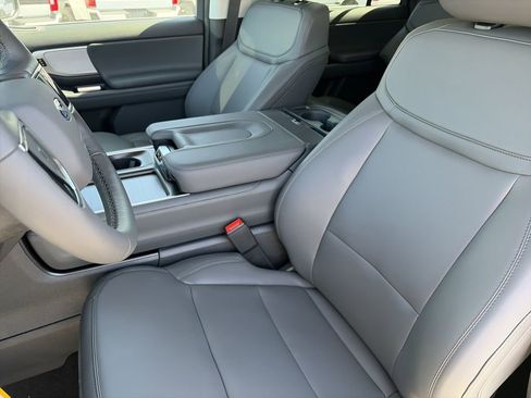 New 2026 Ford Expedition Active RWD image 12