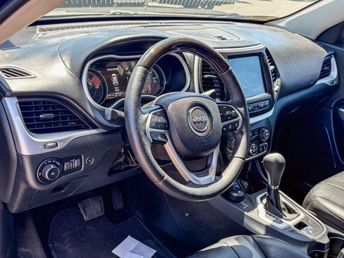 Used 2016 Jeep Cherokee Overland w/ Technology Group AWD/4WD image 8