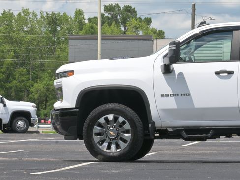 Used 2025 Chevrolet Silverado 2500 Custom w/ Custom Value Package AWD/4WD image 5