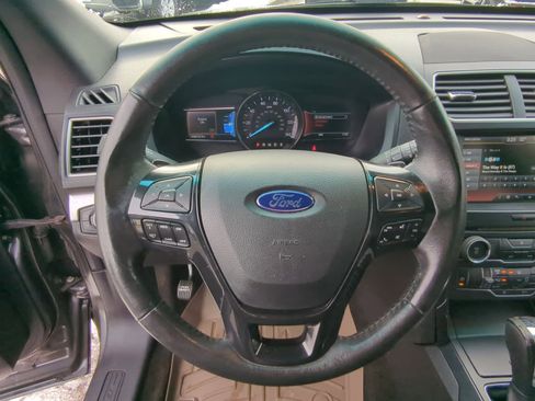 Used 2016 Ford Explorer XLT w/ Equipment Group 202A image 30