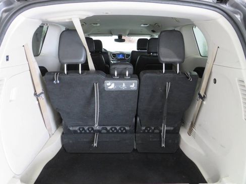Used 2019 Chrysler Pacifica Touring-L FWD image 13