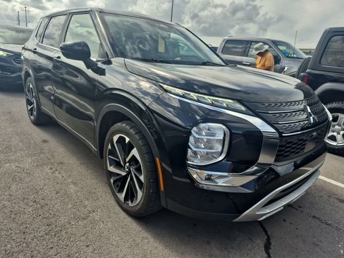 Used 2024 Mitsubishi Outlander SE FWD image 2