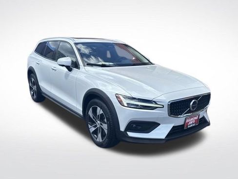 Used 2024 Volvo V60 B5 Cross Country Plus AWD/4WD image 7
