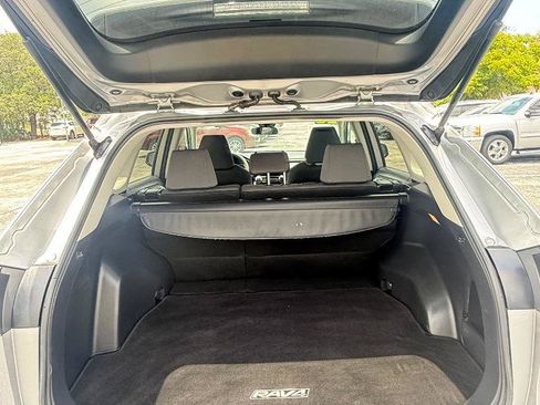 Used 2020 Toyota RAV4 XLE FWD image 21