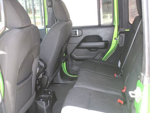Used 2018 Jeep Wrangler Unlimited Sahara AWD/4WD image 13