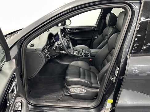 Used 2026 Porsche Macan Turbo AWD/4WD image 17