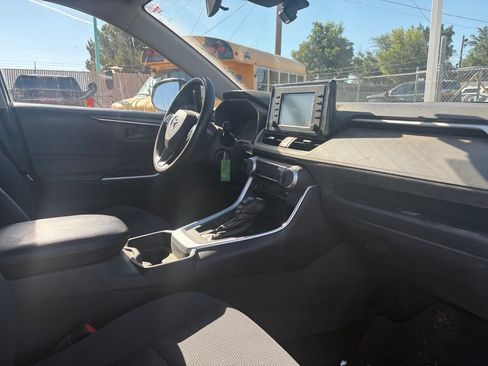 Used 2019 Toyota RAV4 LE FWD image 11