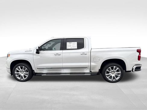 Used 2025 Chevrolet Silverado 1500 High Country w/ High Country Premium Package AWD/4WD image 2
