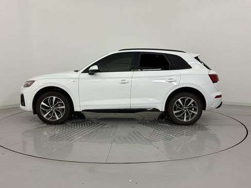 Used 2024 Audi Q5 2.0T Premium w/ Summer of Audi Package AWD/4WD image 2