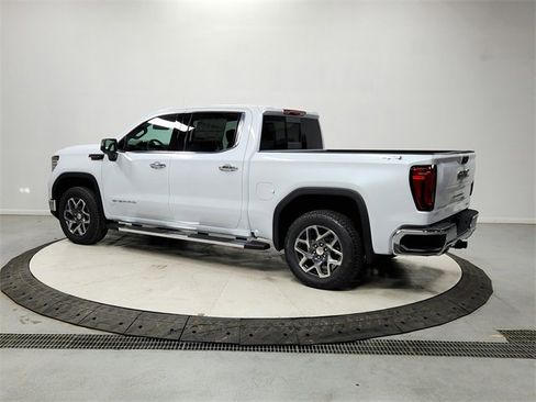 New 2026 GMC Sierra 1500 SLT image 5