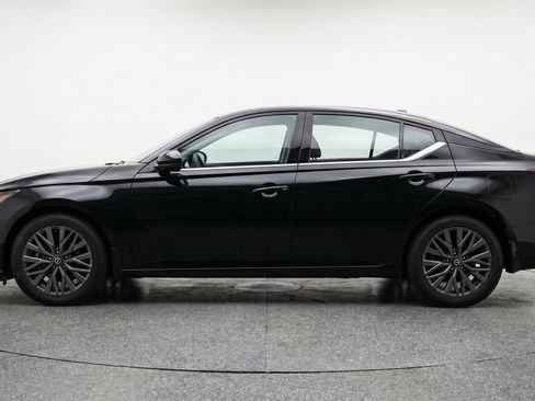Used 2025 Nissan Altima 2.5 SV FWD image 5