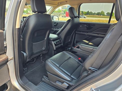Used 2022 Lincoln Aviator Reserve w/ Equipment Group 201A AWD/4WD image 14