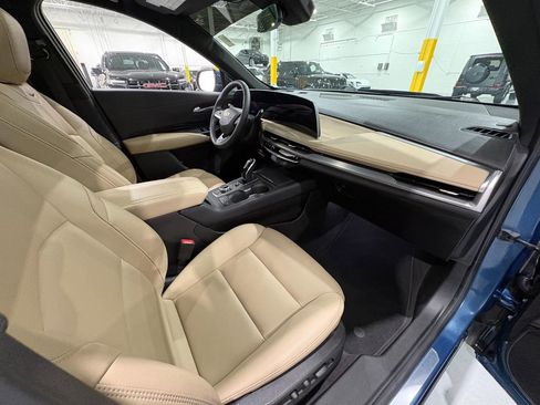 Used 2024 Cadillac XT4 Luxury w/ Cold Weather Package AWD/4WD image 47