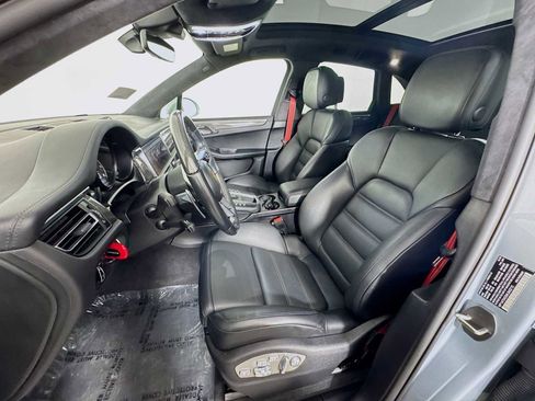 Used 2021 Porsche Macan Turbo image 11
