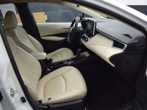 Used 2021 Toyota Corolla LE w/ Carpet Mat Package (TMS) image 10