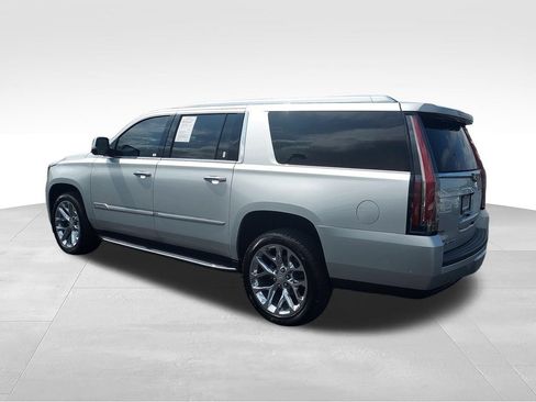 Used 2020 Cadillac Escalade ESV Luxury AWD/4WD image 3