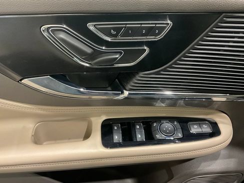 Used 2022 Lincoln Corsair FWD w/ Equipment Group 101A image 7