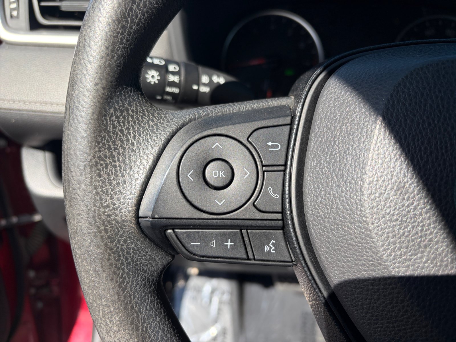 Used 2019 Toyota RAV4 XLE w/ Carpet Mat Package FWD image 14