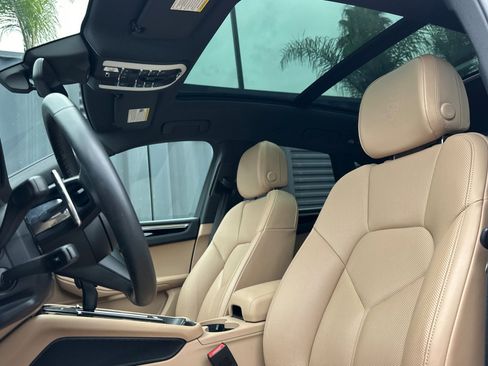 Used 2023 Porsche Macan image 5