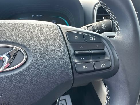 Used 2025 Hyundai Venue Limited FWD image 44