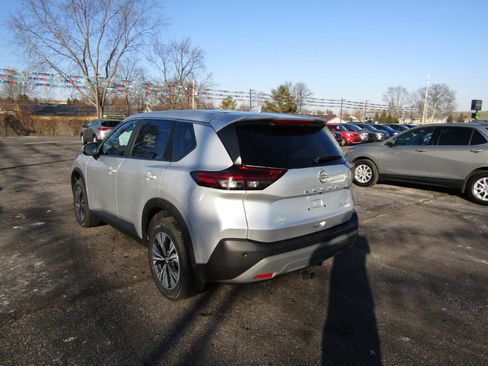 Used 2023 Nissan Rogue SV image 5