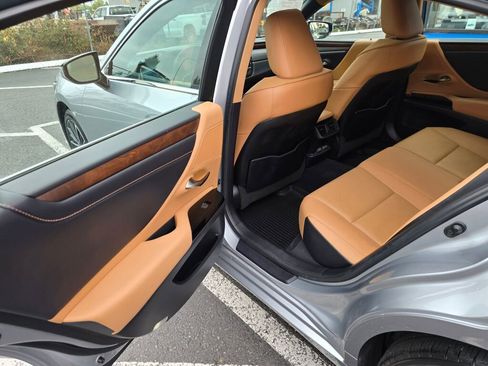 Used 2022 Lexus ES 250 w/ Premium Package image 13
