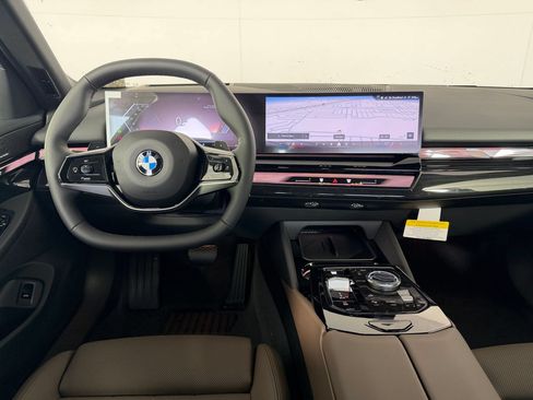 Used 2027 BMW 530i w/ Premium Package RWD image 31