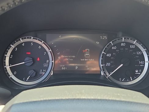 Used 2023 Toyota Highlander LE AWD/4WD image 25