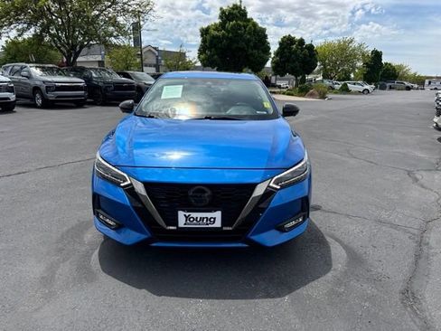 Used 2022 Nissan Sentra SR w/ SR Premium Package FWD image 2
