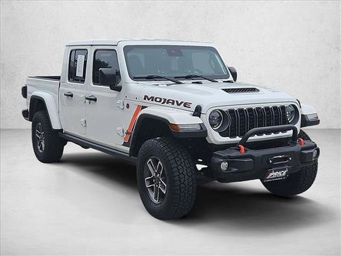 Used 2024 Jeep Gladiator Mojave AWD/4WD image 3