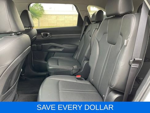 Used 2024 Kia Sorento EX w/ Panoramic Sunroof Package FWD image 17