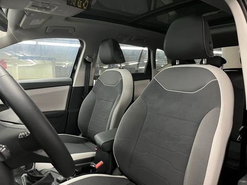 New 2025 Volkswagen Taos SE image 19